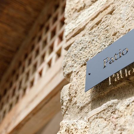 Hotel Castell De Vallgornera Peralada Bagian luar foto