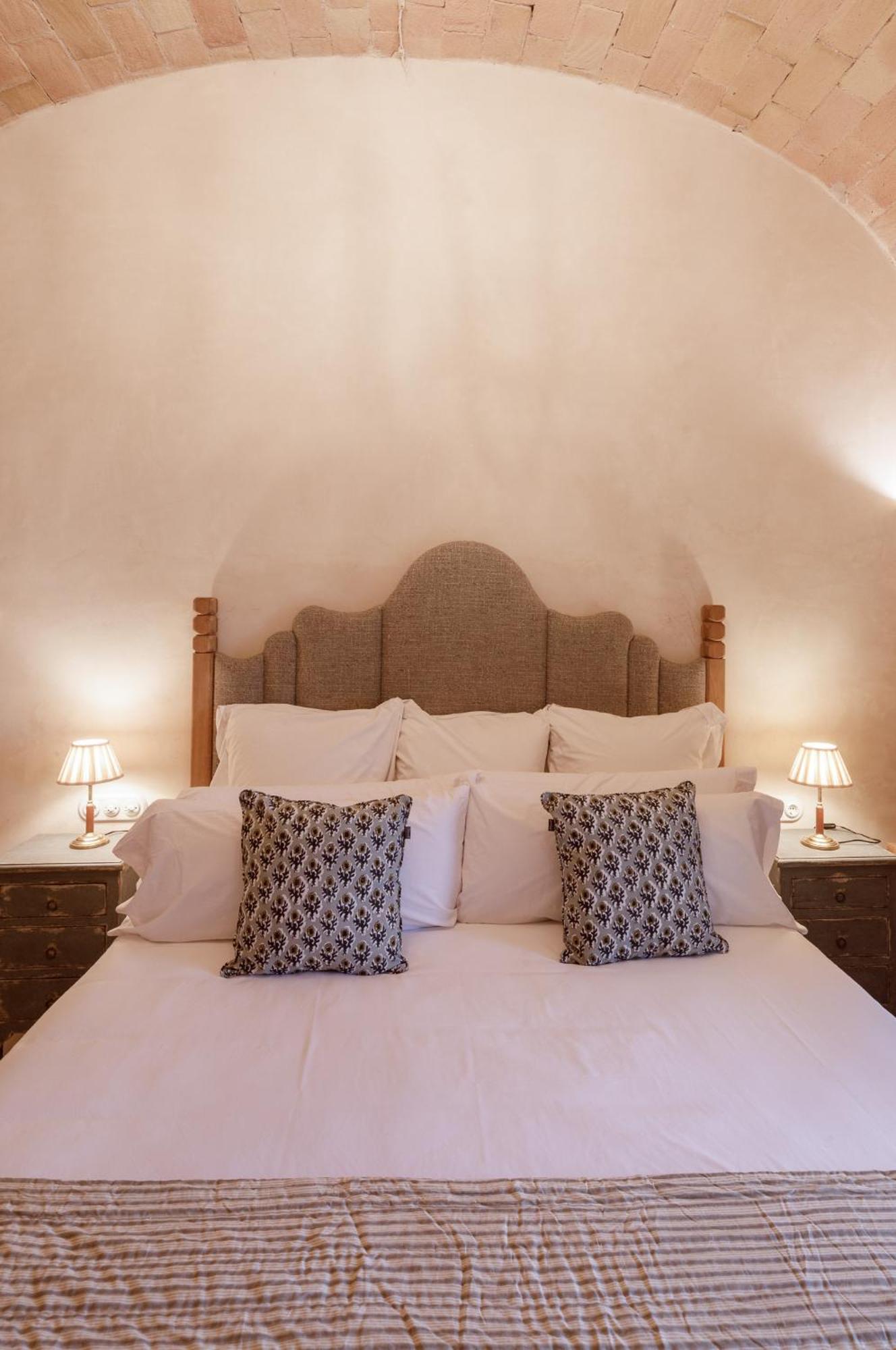 Hotel Castell De Vallgornera Peralada Bagian luar foto