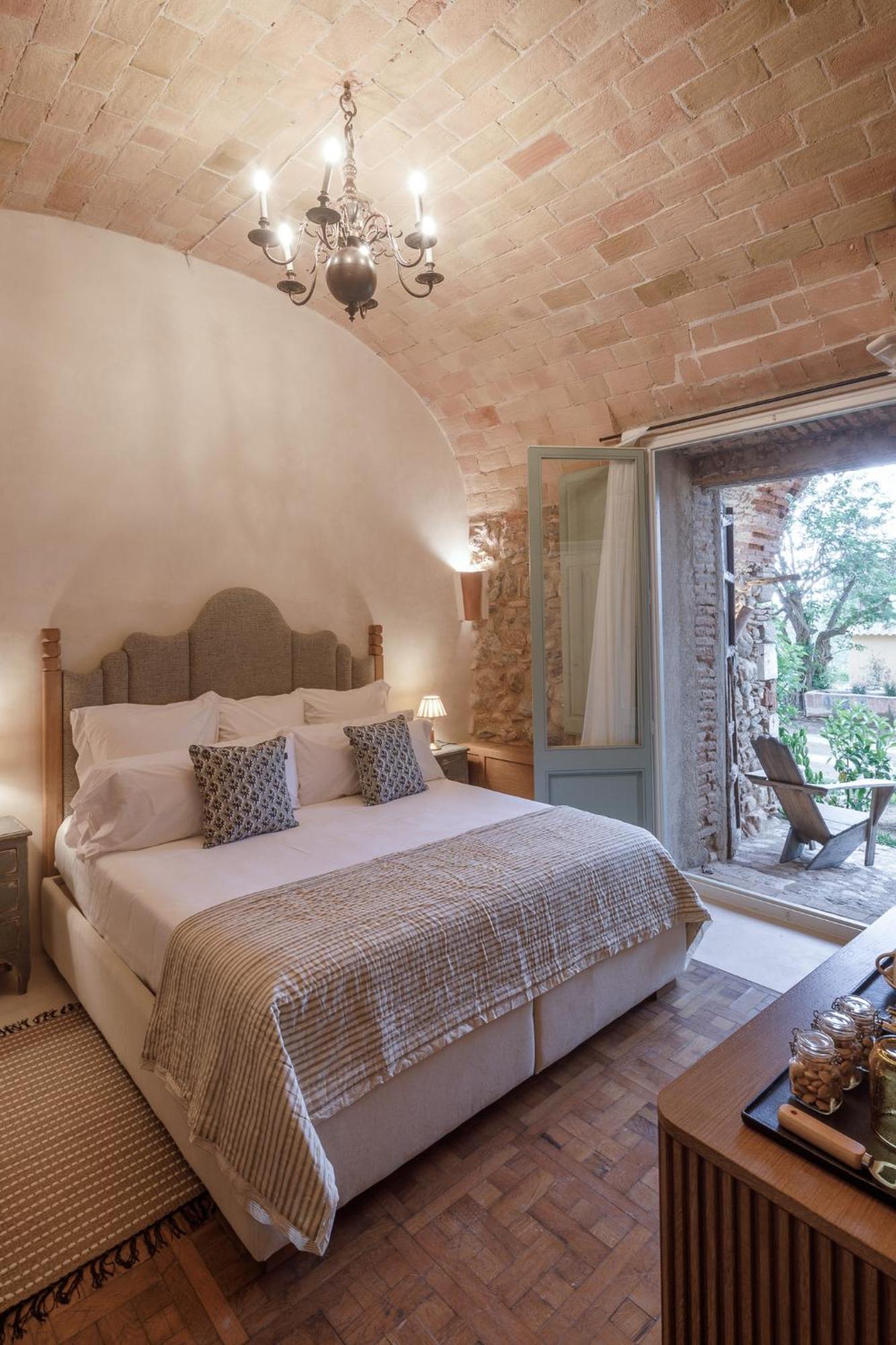 Hotel Castell De Vallgornera Peralada Bagian luar foto