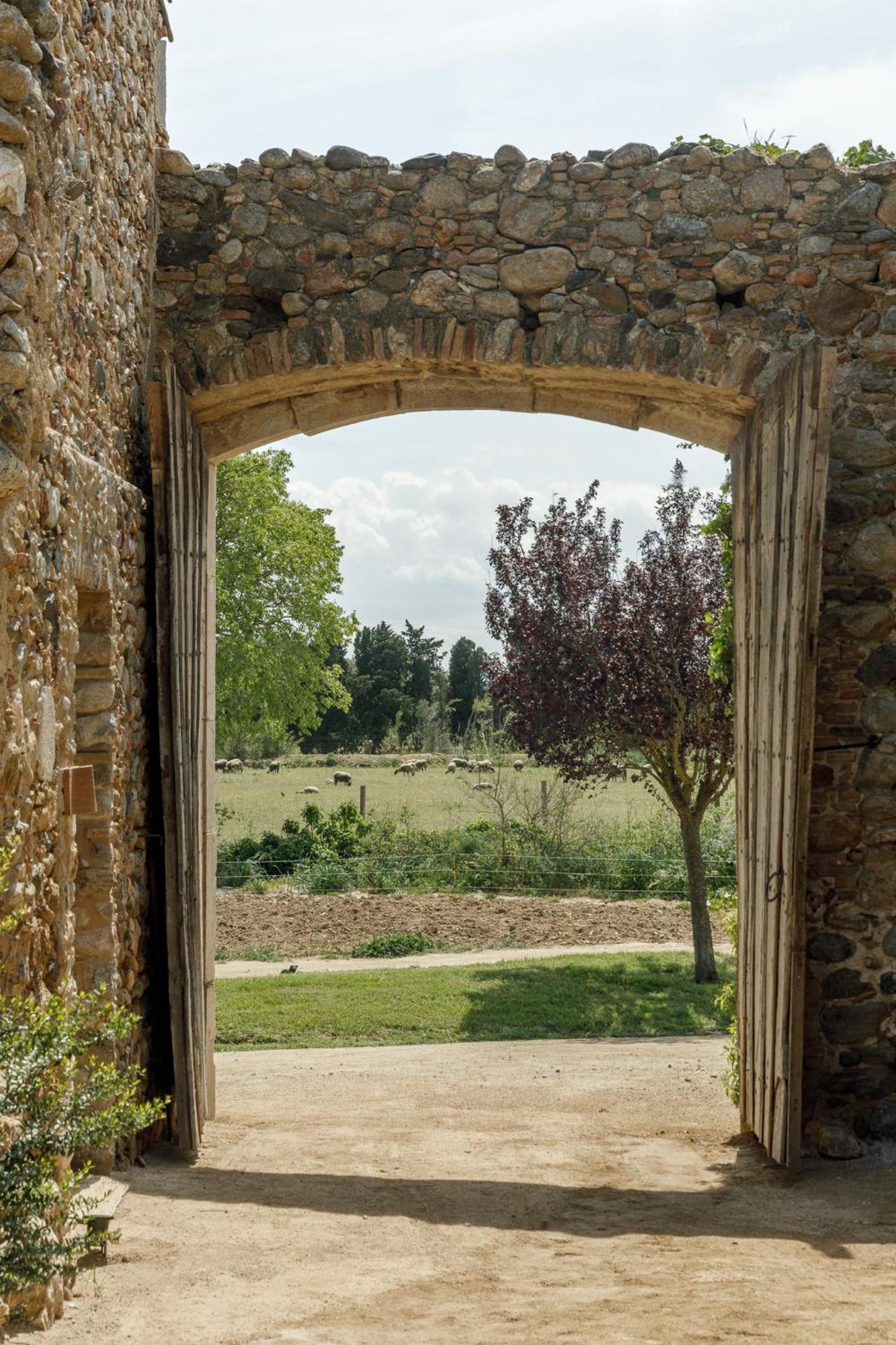 Hotel Castell De Vallgornera Peralada Bagian luar foto