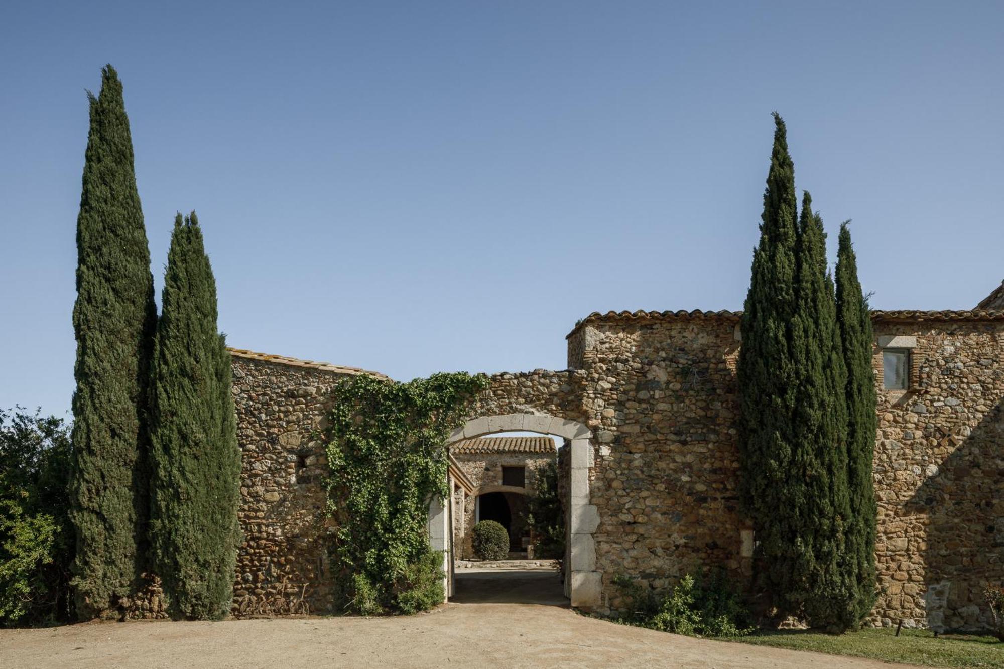 Hotel Castell De Vallgornera Peralada Bagian luar foto