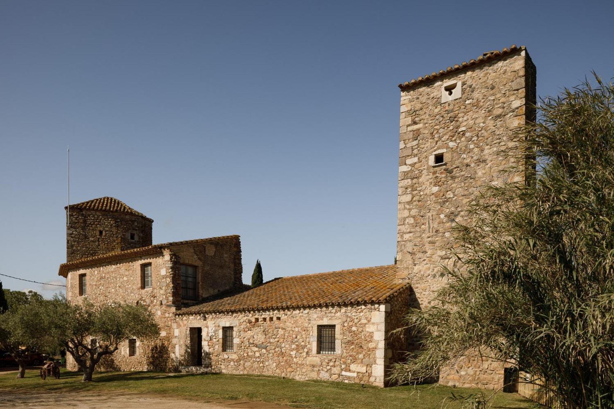Hotel Castell De Vallgornera Peralada Bagian luar foto