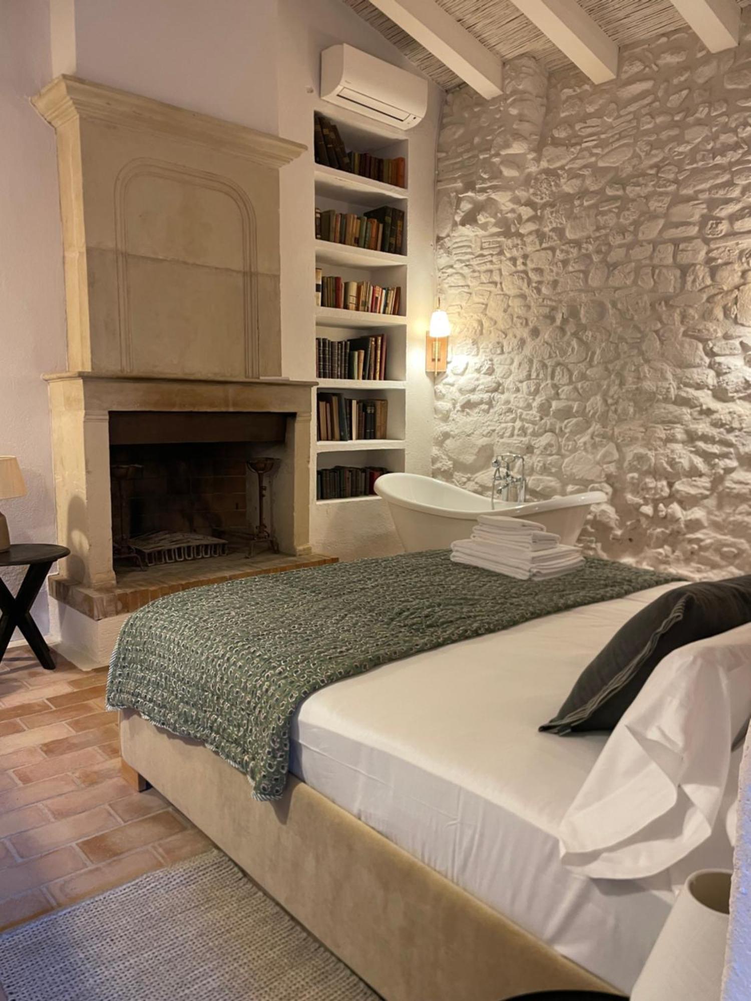 Hotel Castell De Vallgornera Peralada Bagian luar foto