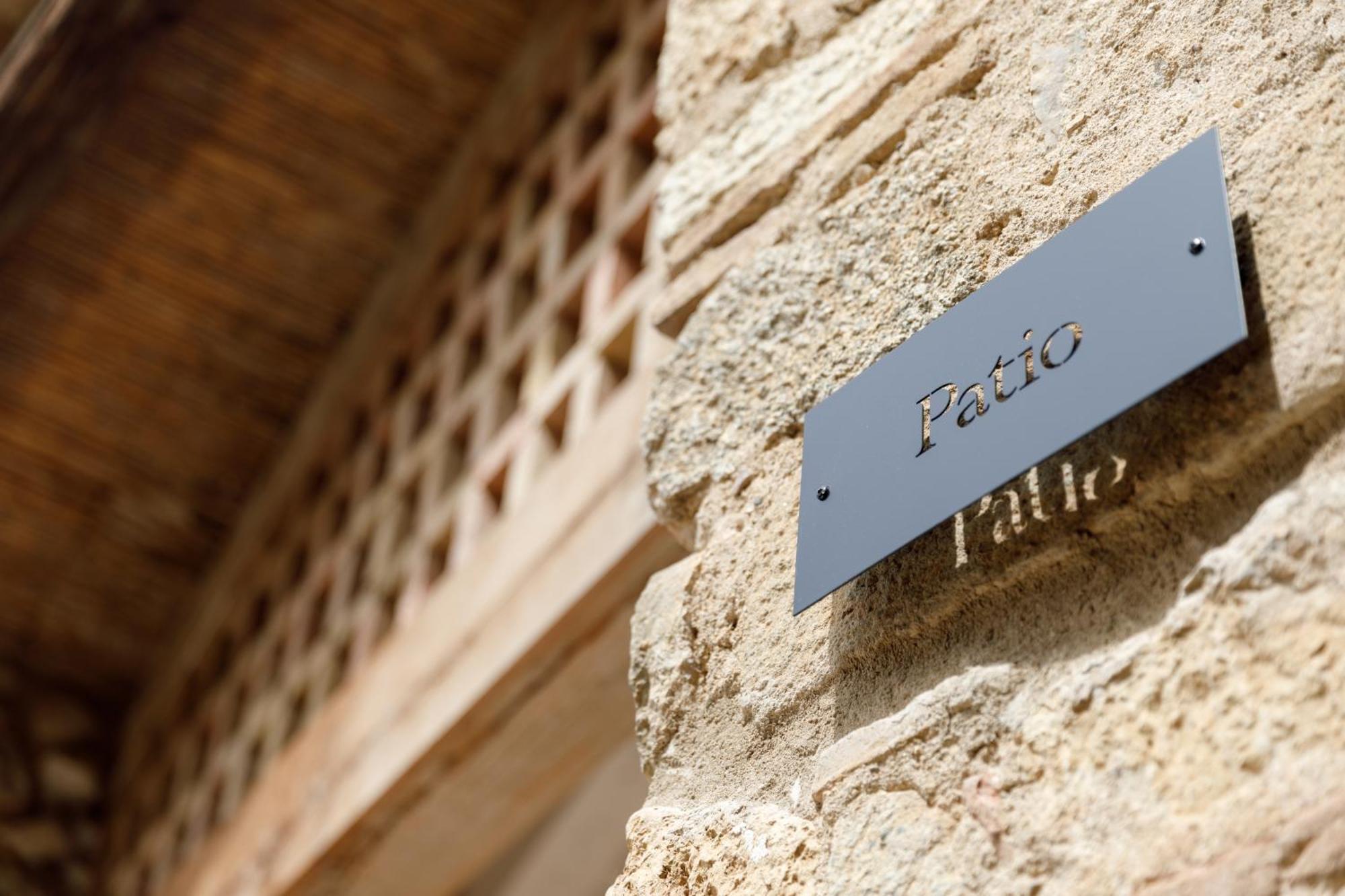 Hotel Castell De Vallgornera Peralada Bagian luar foto
