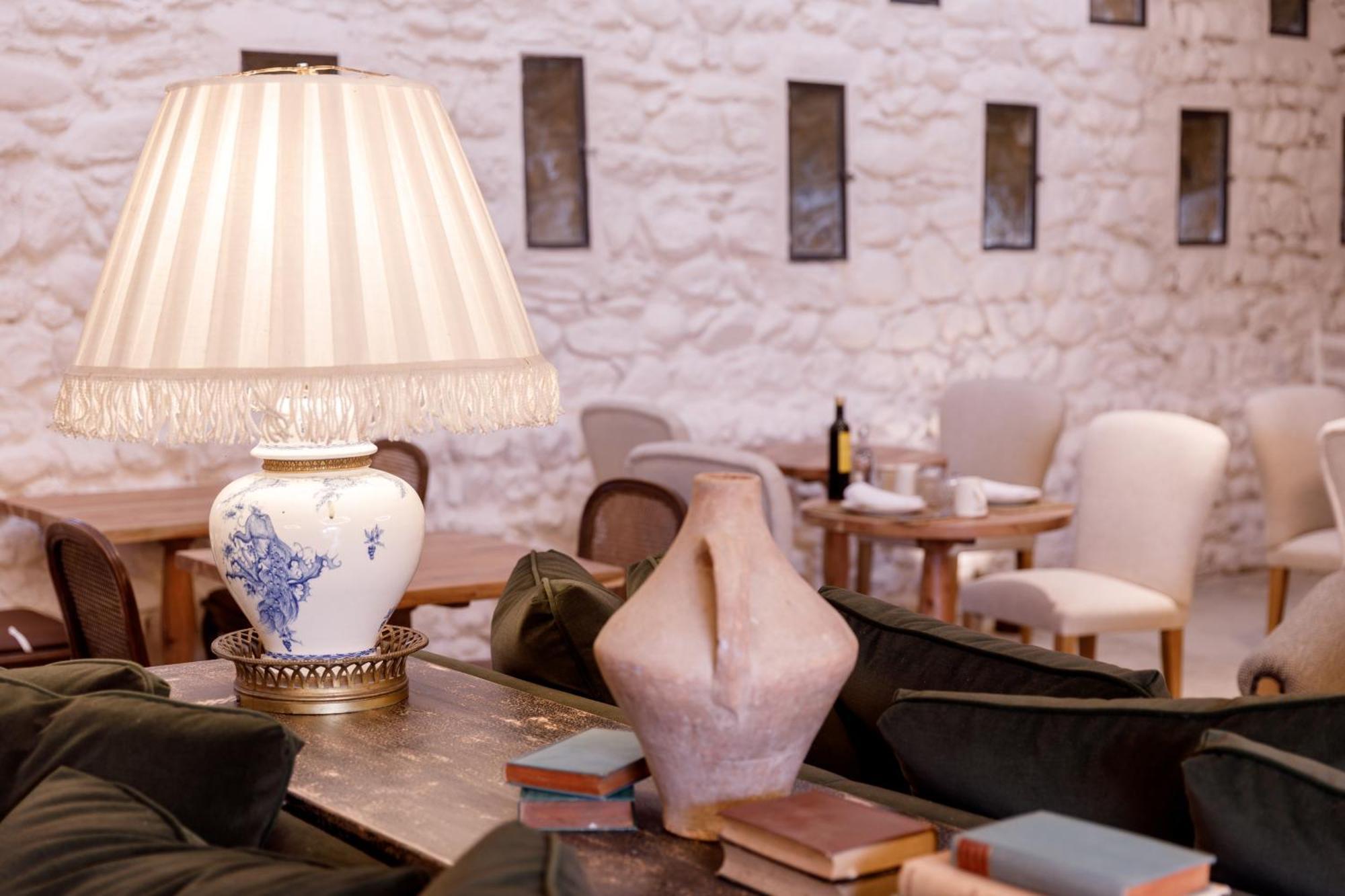 Hotel Castell De Vallgornera Peralada Bagian luar foto
