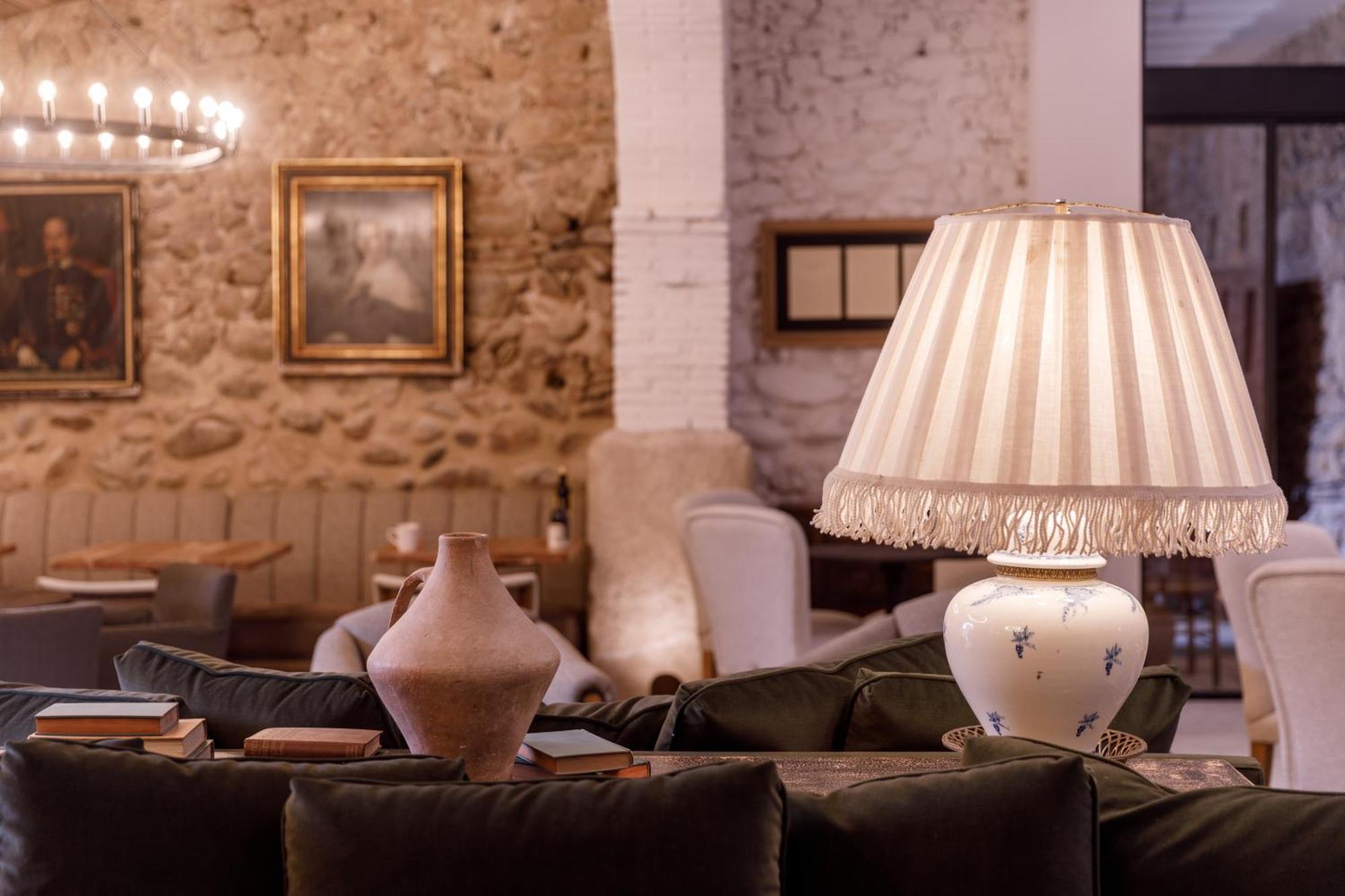 Hotel Castell De Vallgornera Peralada Bagian luar foto