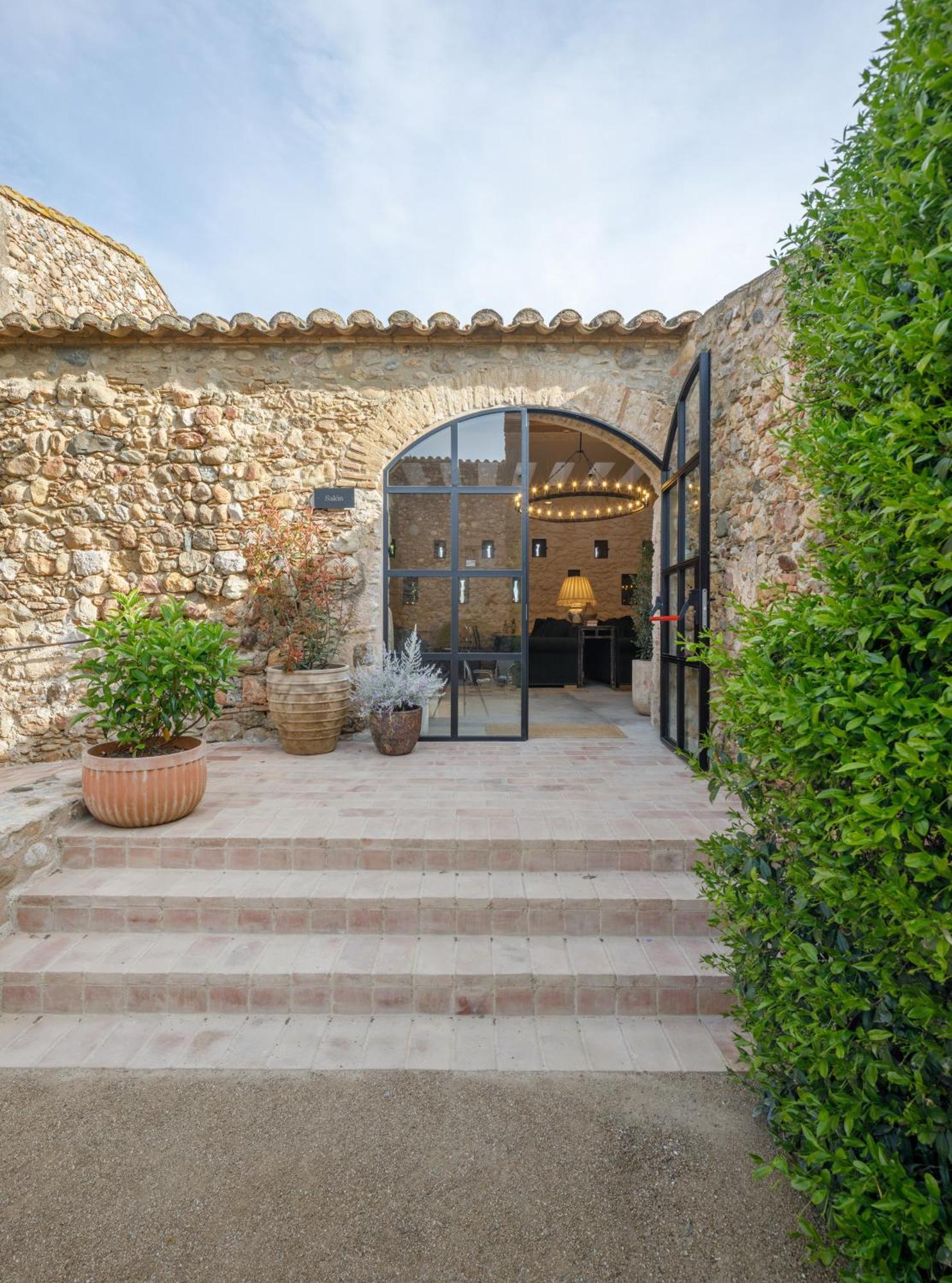 Hotel Castell De Vallgornera Peralada Bagian luar foto
